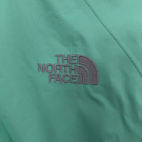 The Northface raincoat - Picture 3 of 4